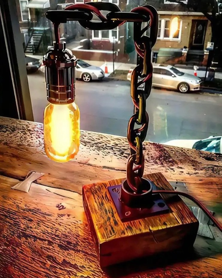 Unique Chain-Linked Table Lamp