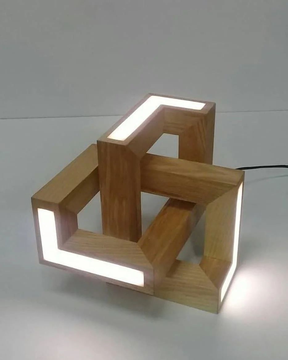 An intriguing wooden lamp with an impossible geometry design