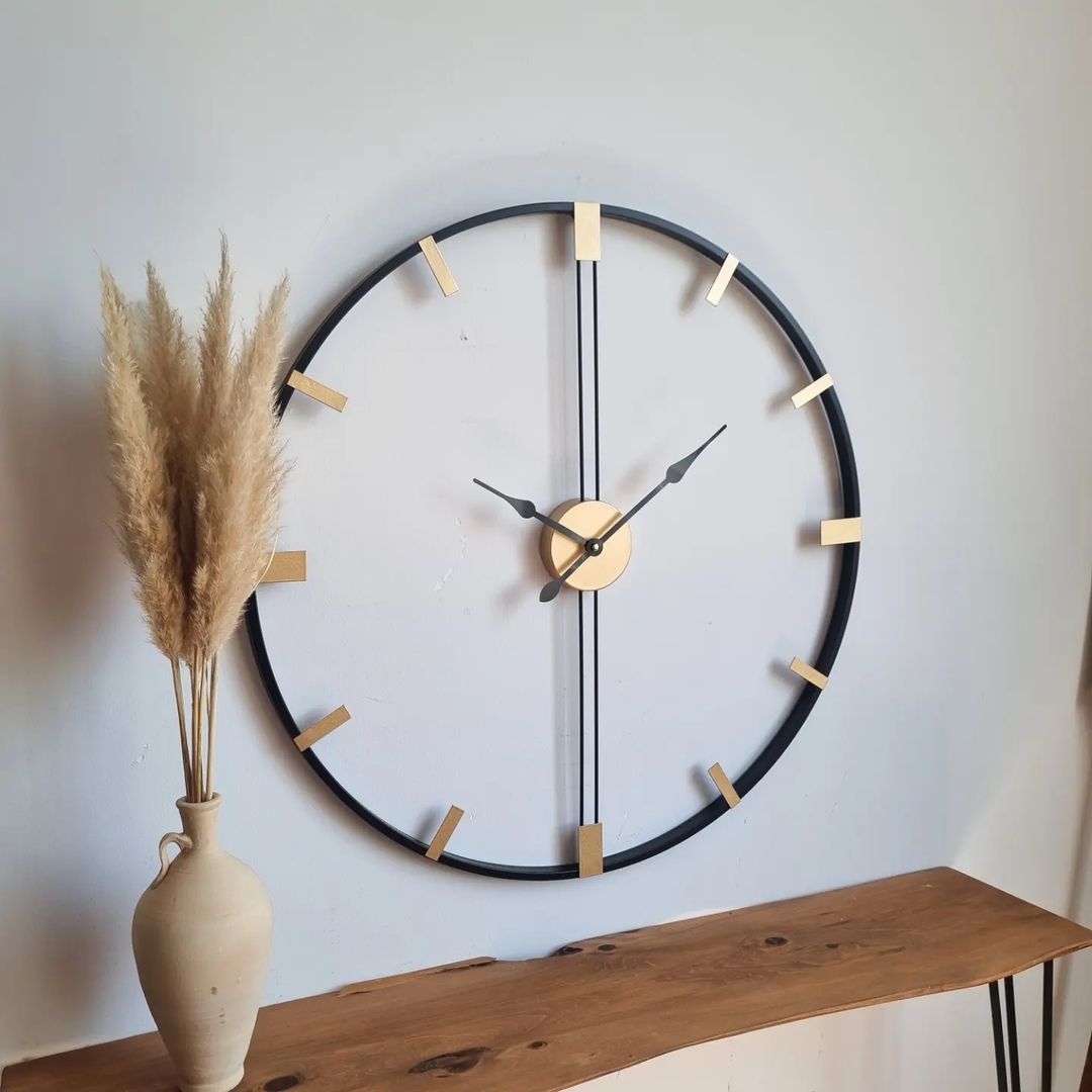 Minimalist wall clock with unique indicators