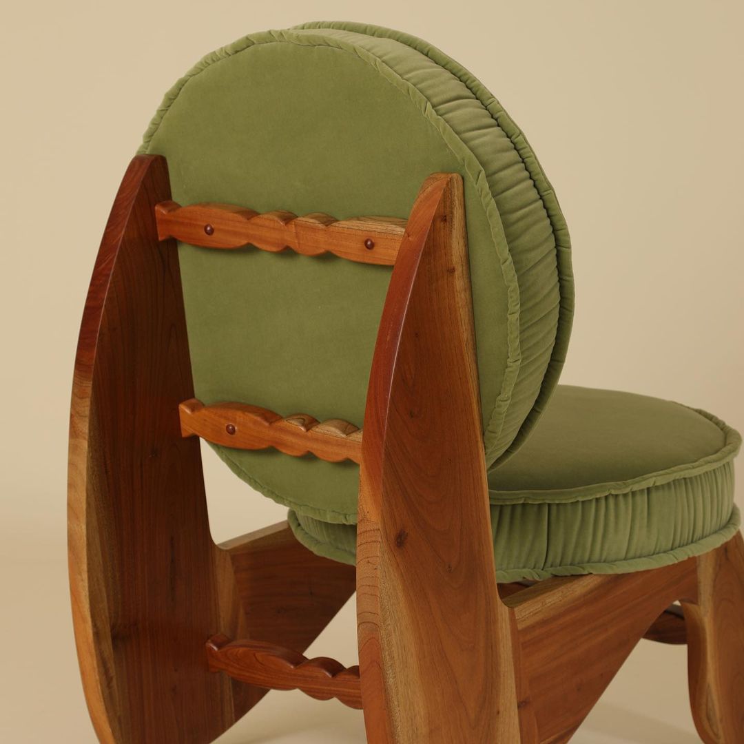 Stylish Green Cushioned Chair