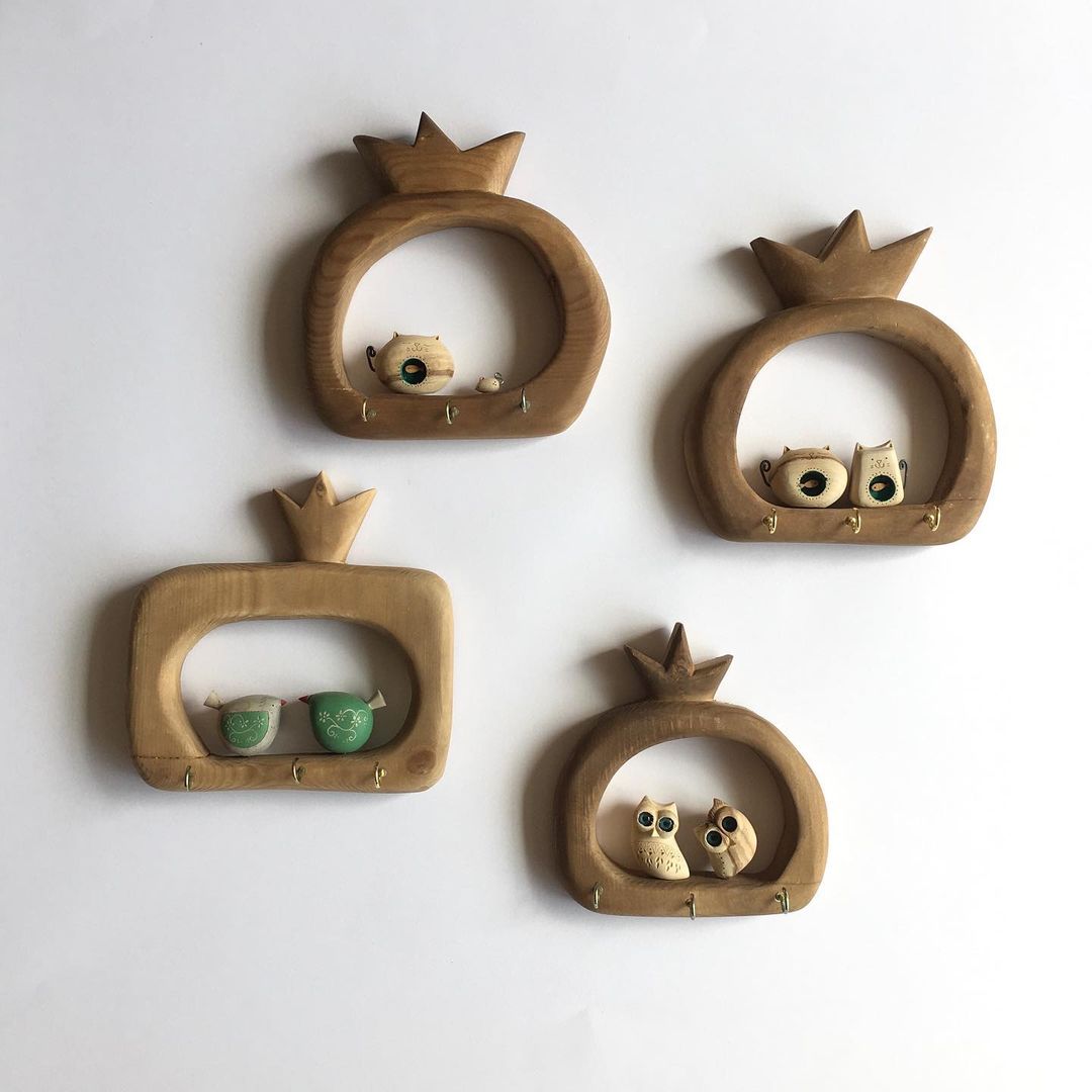 Set of wooden bird-themed keyholders with a cute design and a charming crown shape on top.